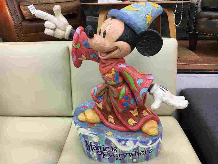 ミッキーマウスの木彫り調フィギュアが買取入荷しました♪【足立西新井