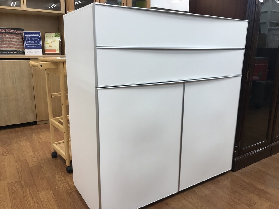 シンプルデザイン！arflex（アルフレックス）のキャビネットを買取入荷