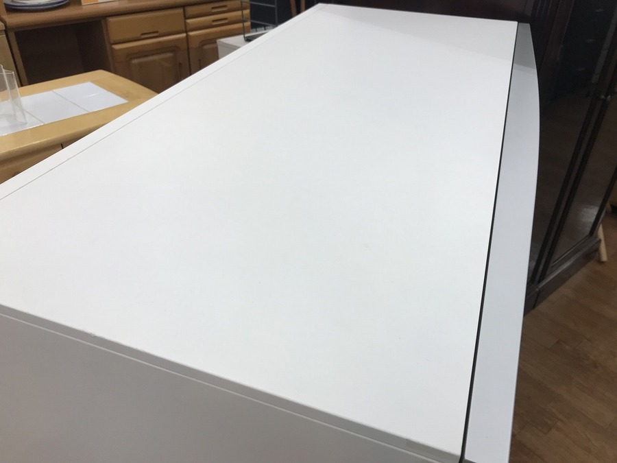 シンプルデザイン！arflex（アルフレックス）のキャビネットを買取入荷