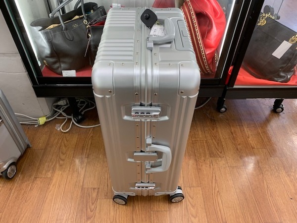 Mercedes Benz(メルセデス・ベンツ)】アルミスーツケースが入荷しま