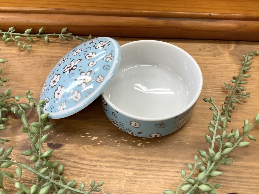 デザインとティファニーブルーが美しいTiffany&Coの小物入れが