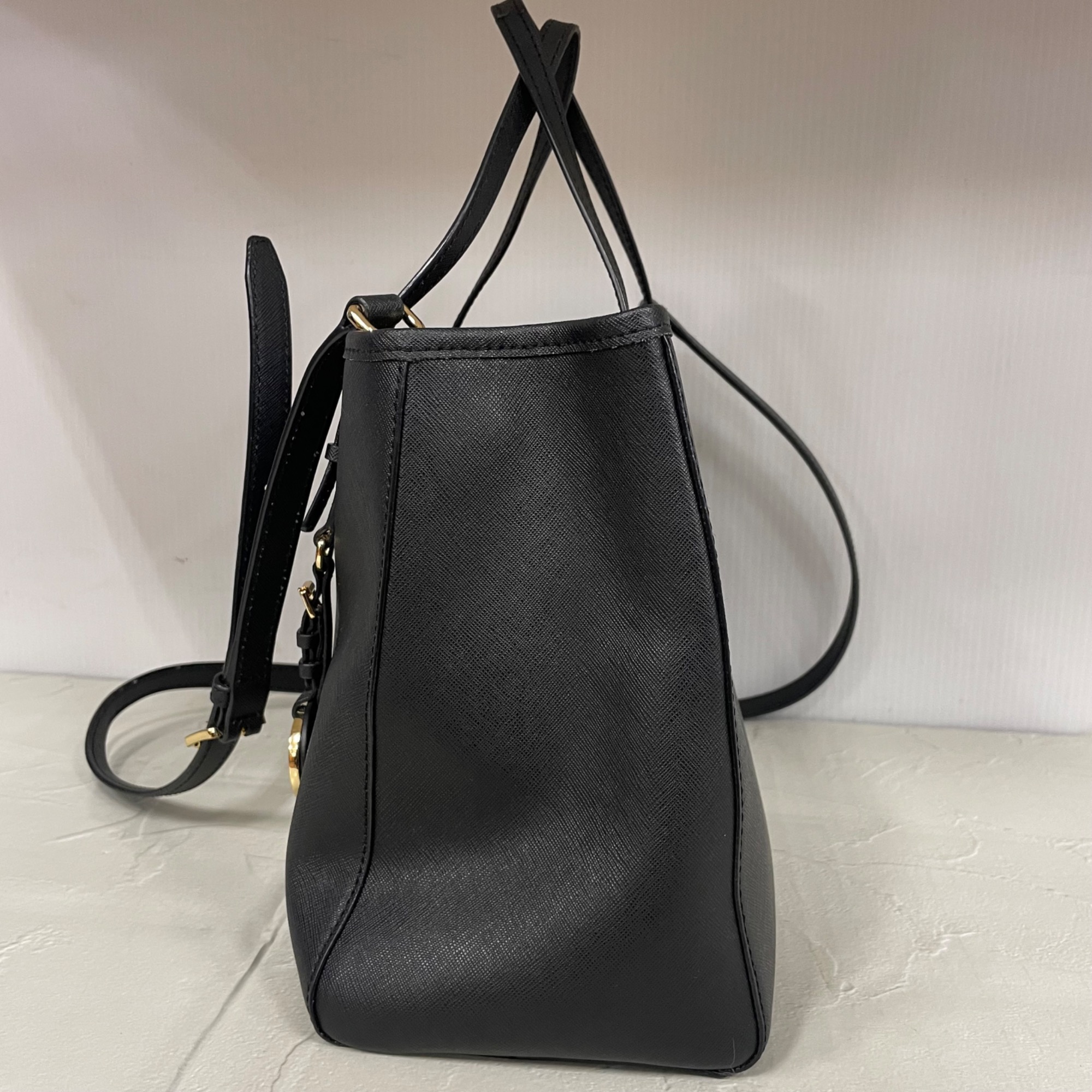 MICHAELKORS 2wayバッグ中型 最高の自分自身へ】 MICHAEL KORSの2WAYショルダーバッグを紹介