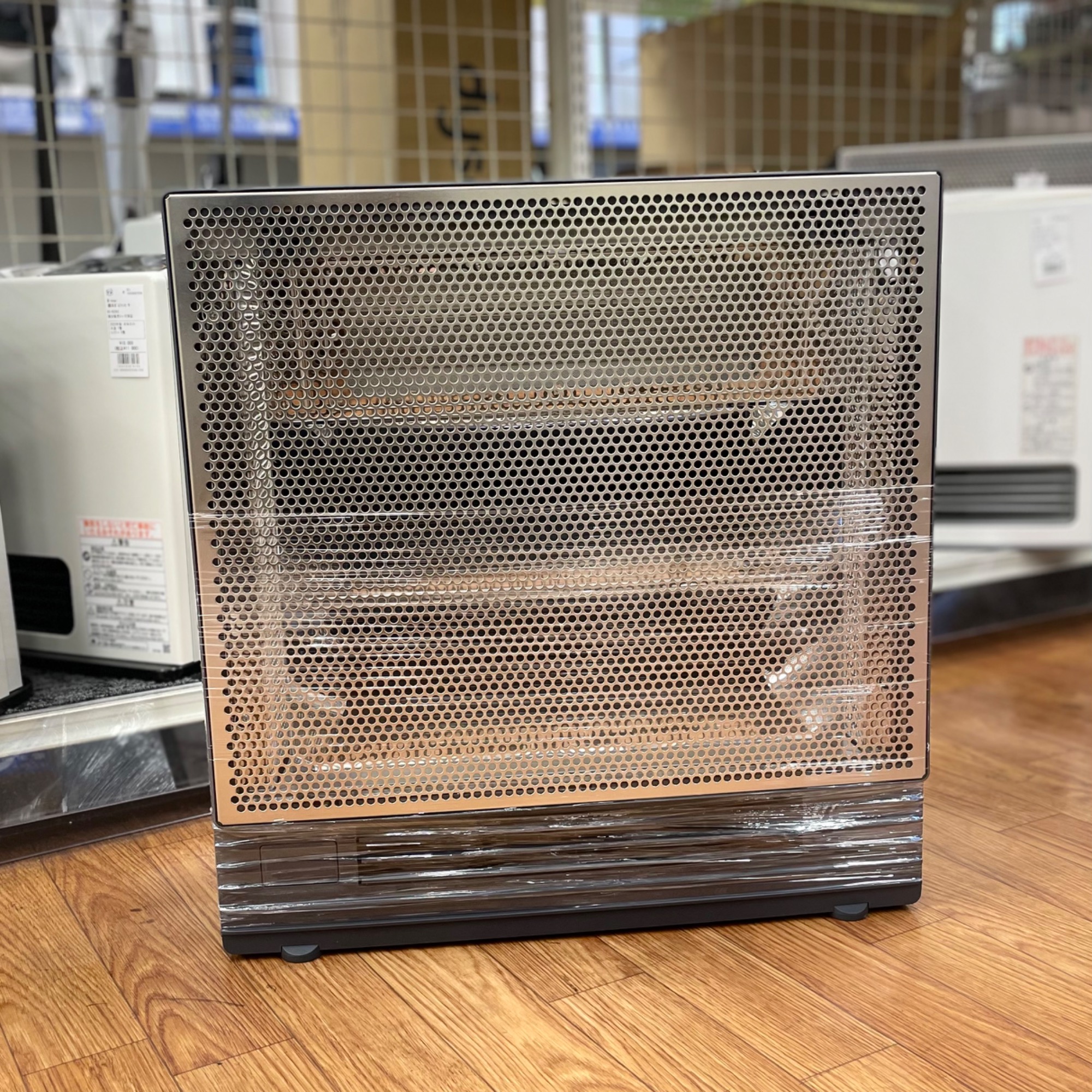 DAIKIN ダイキン 遠赤外線暖房機 WRH134AS-H 2023年製 DAIKIN ダイキン 遠赤外線暖房機 WRH134AS-H 2023年製 ダイキン