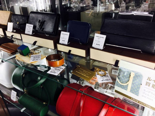 LouisVuittonのダミエアズ−ル