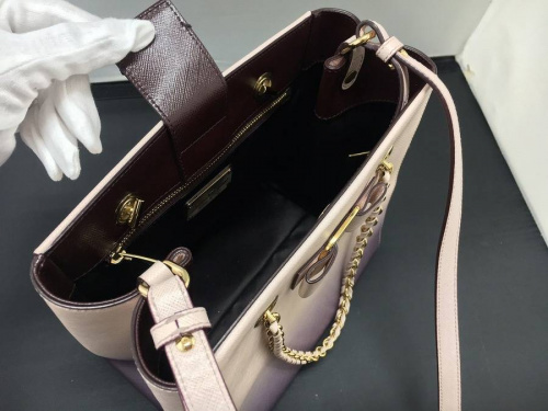 フェラガモ(Salvatore Ferragamo)の足立西新井ブランド