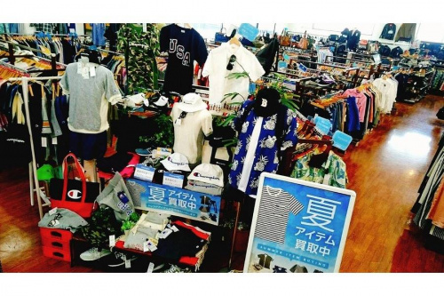 スニーカーのアロハシャツ