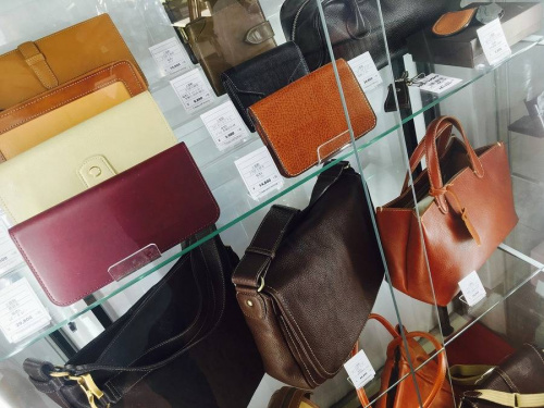 足立西新井ブランドのレザー