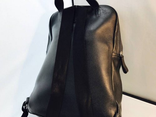 ショルダーバッグのレザーリュック