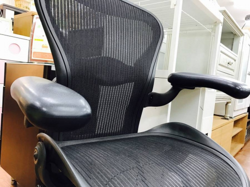 家具・インテリアのアーロンチェア