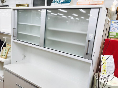 ニトリのカップボード