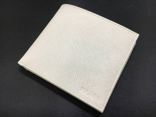 財布のプラダ(PRADA)