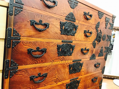 家具の民芸箪笥