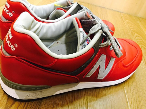 スニーカーのニューバランス（new balance）