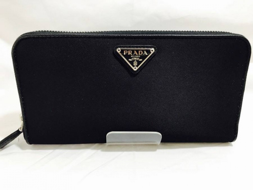 プラダ（PRADA）の長財布
