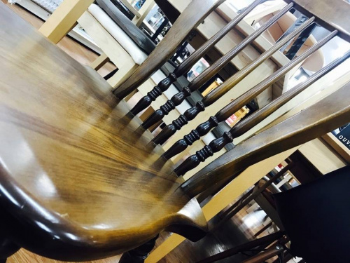 ダイニングチェアーのチェア