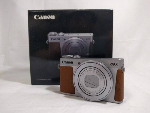 デジタル家電のコンパクトカメラ