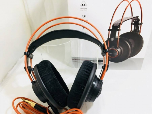 デジタル家電のヘッドホン