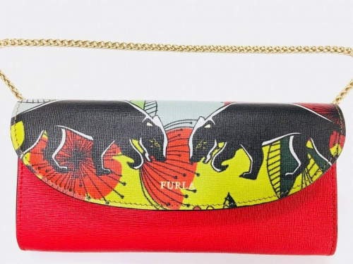 FURLAのチェーン付ウォレット