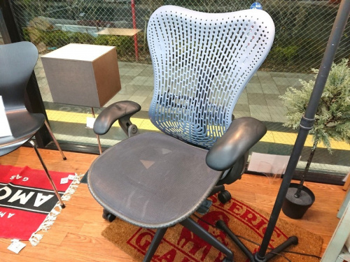 中古のオフィスチェア