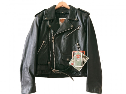 レザージャケットのライダース