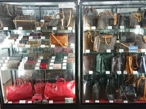 バッグのLOUIS VUITTON
