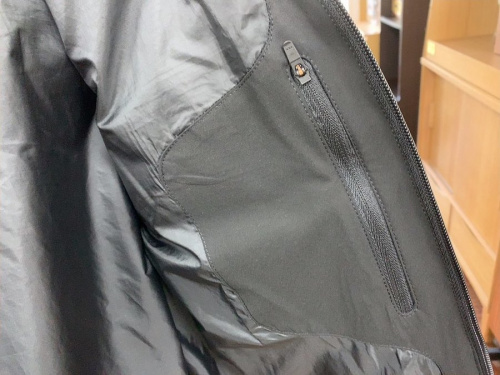 ダウンジャケットのDESCENTE(デサント)