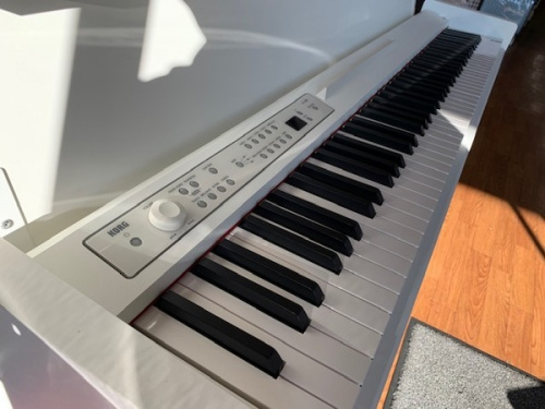 電子ピアノのKORG