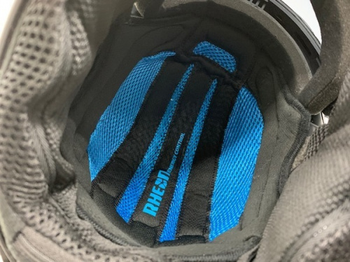 ゴーグル付きのRECCO　RHEON