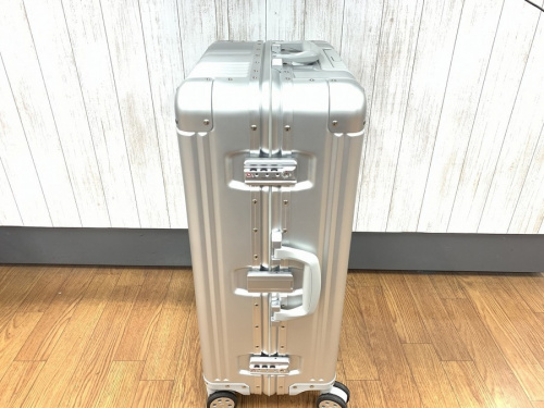 メルセデスベンツのキャリーバッグ