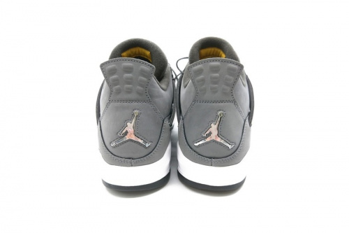 NIKEのAIR JORDAN4 RETRO