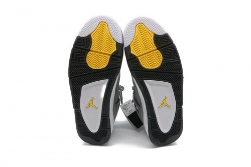 AIR JORDAN4 RETROの足立西新井