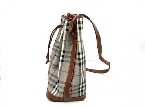 Louis Vuitton（ルイヴィトン）のBURBERRY　西新井