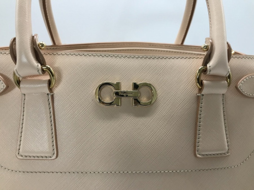 バッグのSalvatorre Ferragamo(サルヴァトーレフェラガモ)