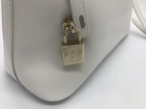 ブランドバッグのFURLA