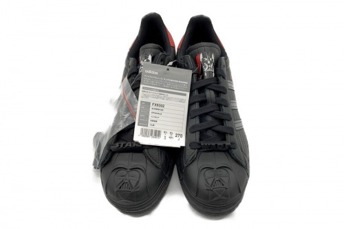 スニーカーのadidas x starwars