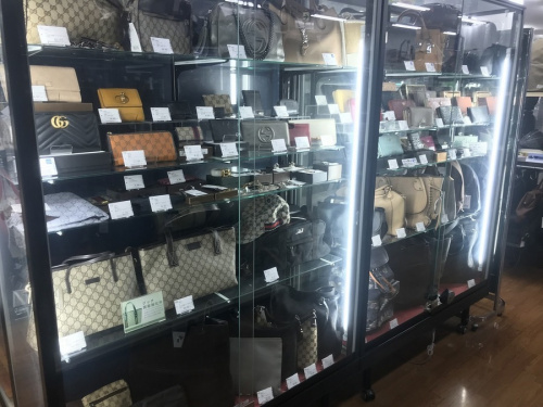 ブランドの冬物衣類