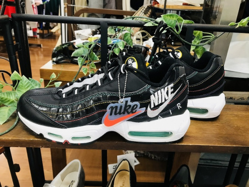 スニーカーのNIKE