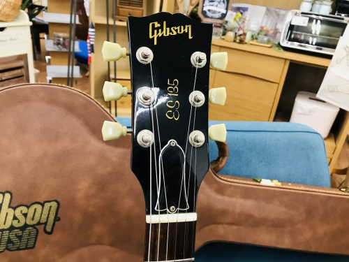 中古楽器屋のベース