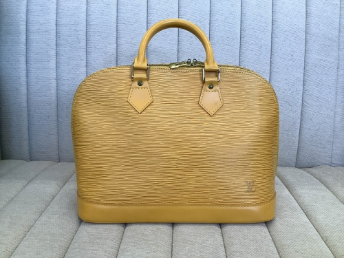 LOUIS VUITTONのハンドバッグ