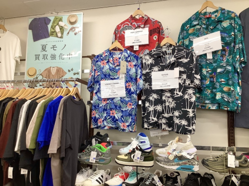 レディースファッションのシャツ
