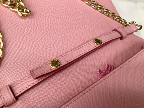 ブランド 中古 足立区西新井 買取のブランド PRADA プラダ 西新井