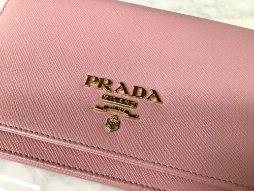ブランド PRADA プラダ 西新井