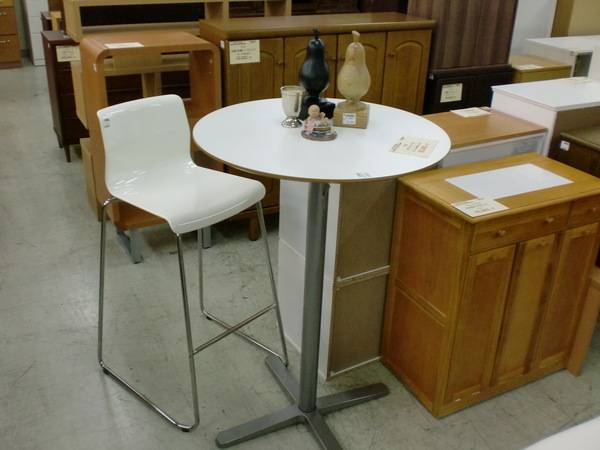 家具ならトレファク吉川店！！ リフティングテーブル ブラウン×シルバー 自分に酔え】カウンターテーブルで自宅をバーにしてしまおう｜2014年09