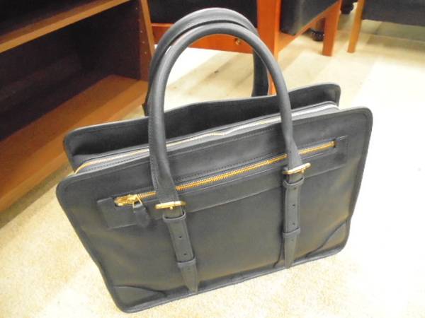 GANZO (ガンゾ)LISCIO (リスシオ)ブリーフケースを買取入荷致しました