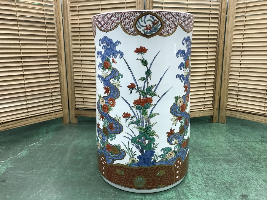 玄関の雰囲気を変える一品！有田焼 傘立てのご紹介！【トレファク吉川