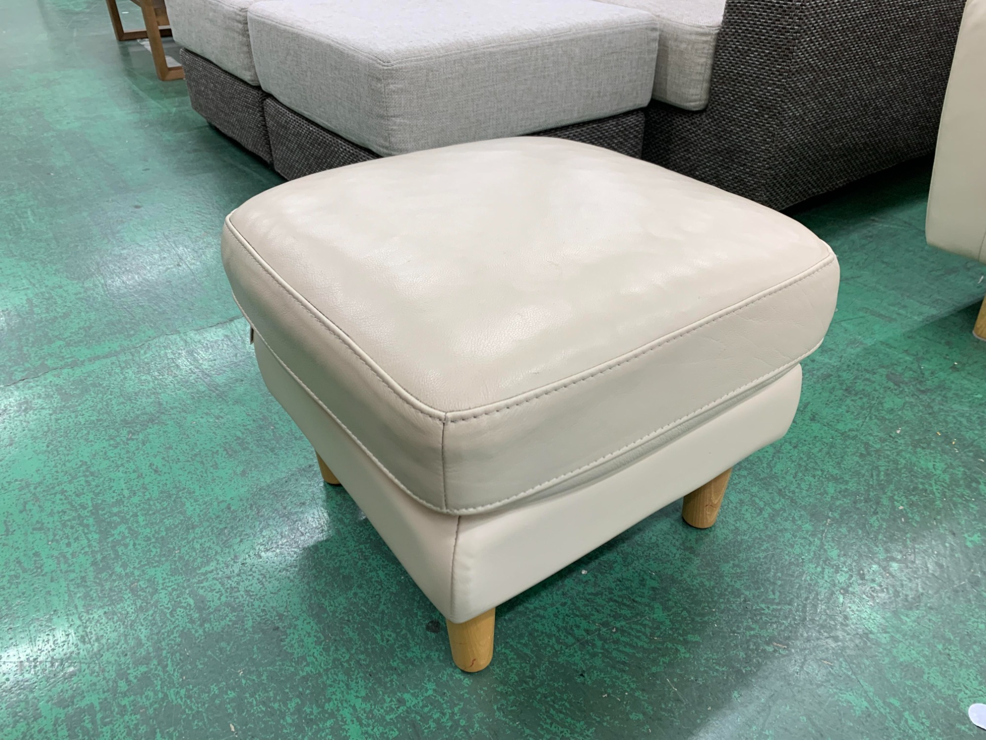 中古家具地域最大級！】 KEYUCA(ケユカ) 3人掛けソファーのご紹介です