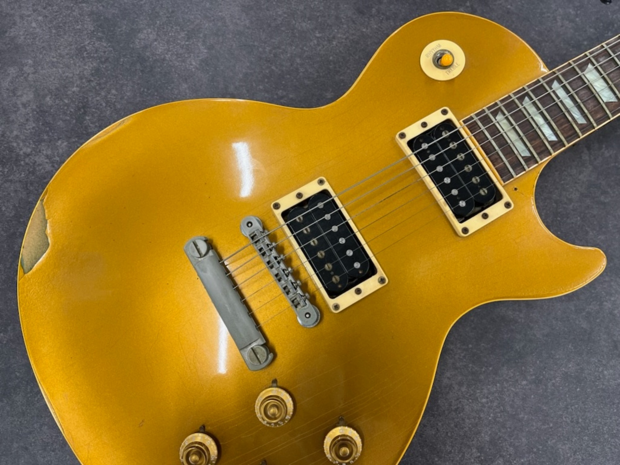 Gibson 表する Les Paul classic 1999年製 ゴールドトップ