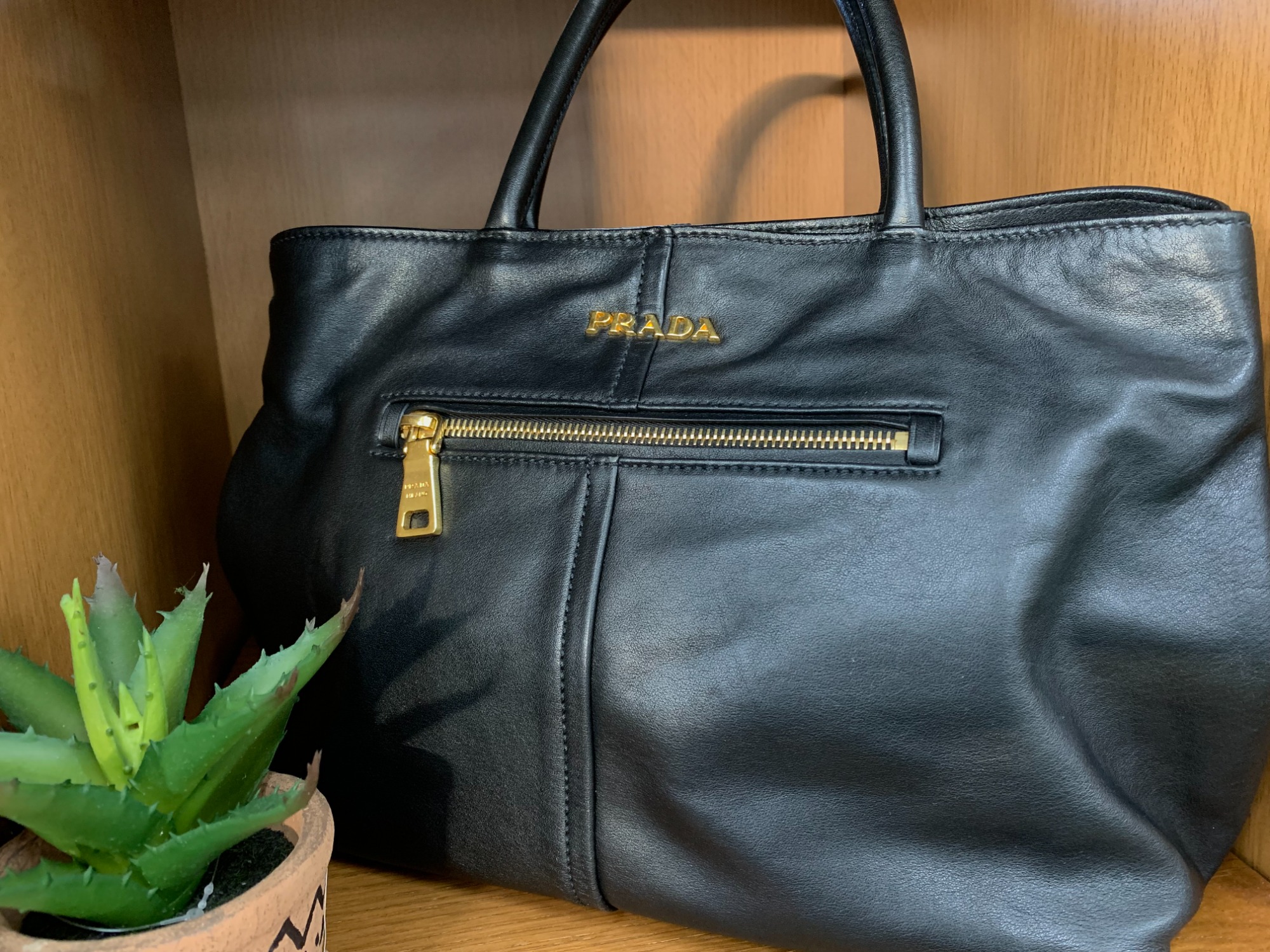 PRADA/プラダ】レザーハンドバッグ BN1832 が買取入荷いたしました