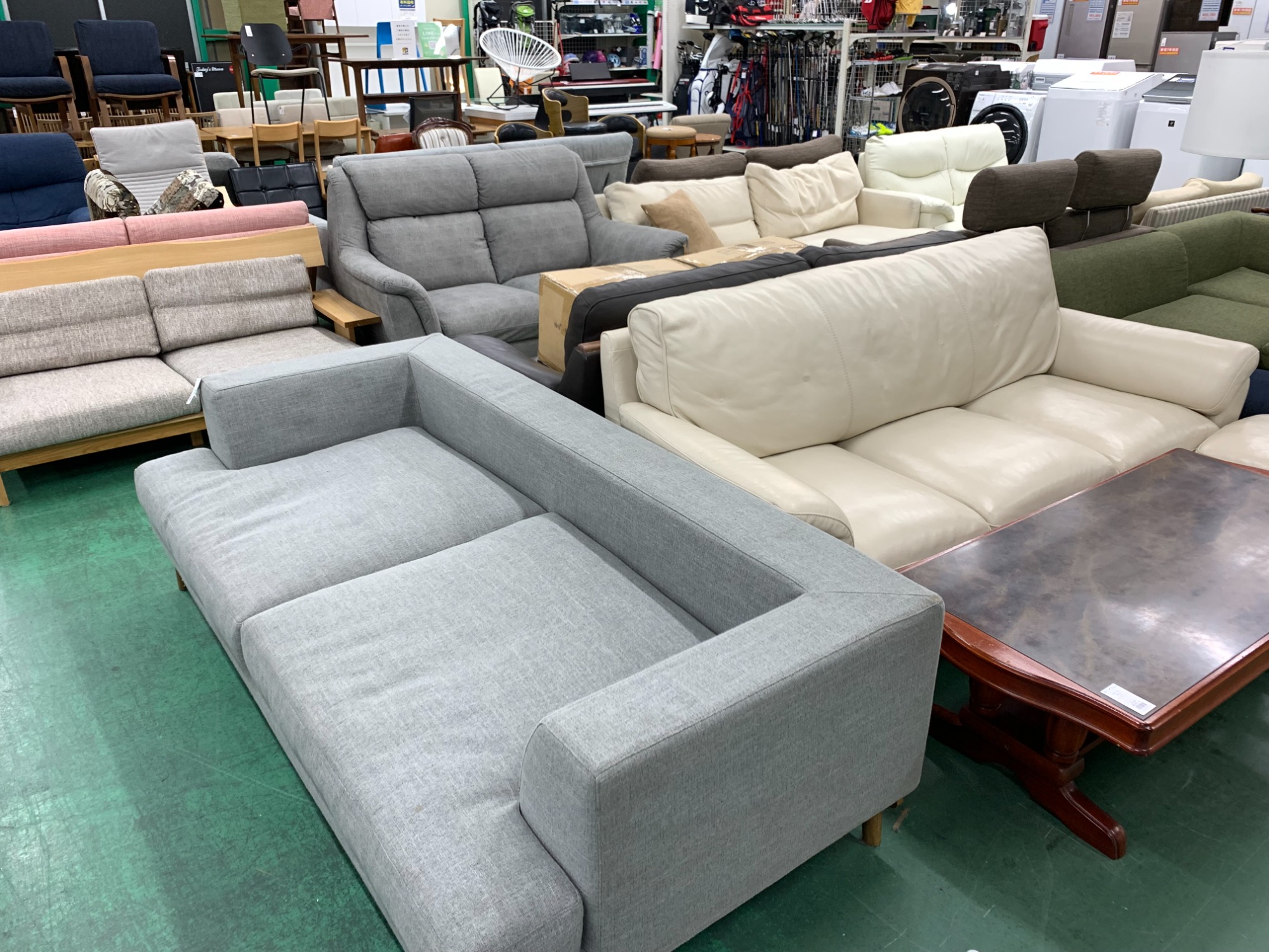 家具ならトレファク吉川店！！   カリモク60　2人掛けソファー 2階フロア中古家具・家電大量展示中！】カリモク60(karimoku）2