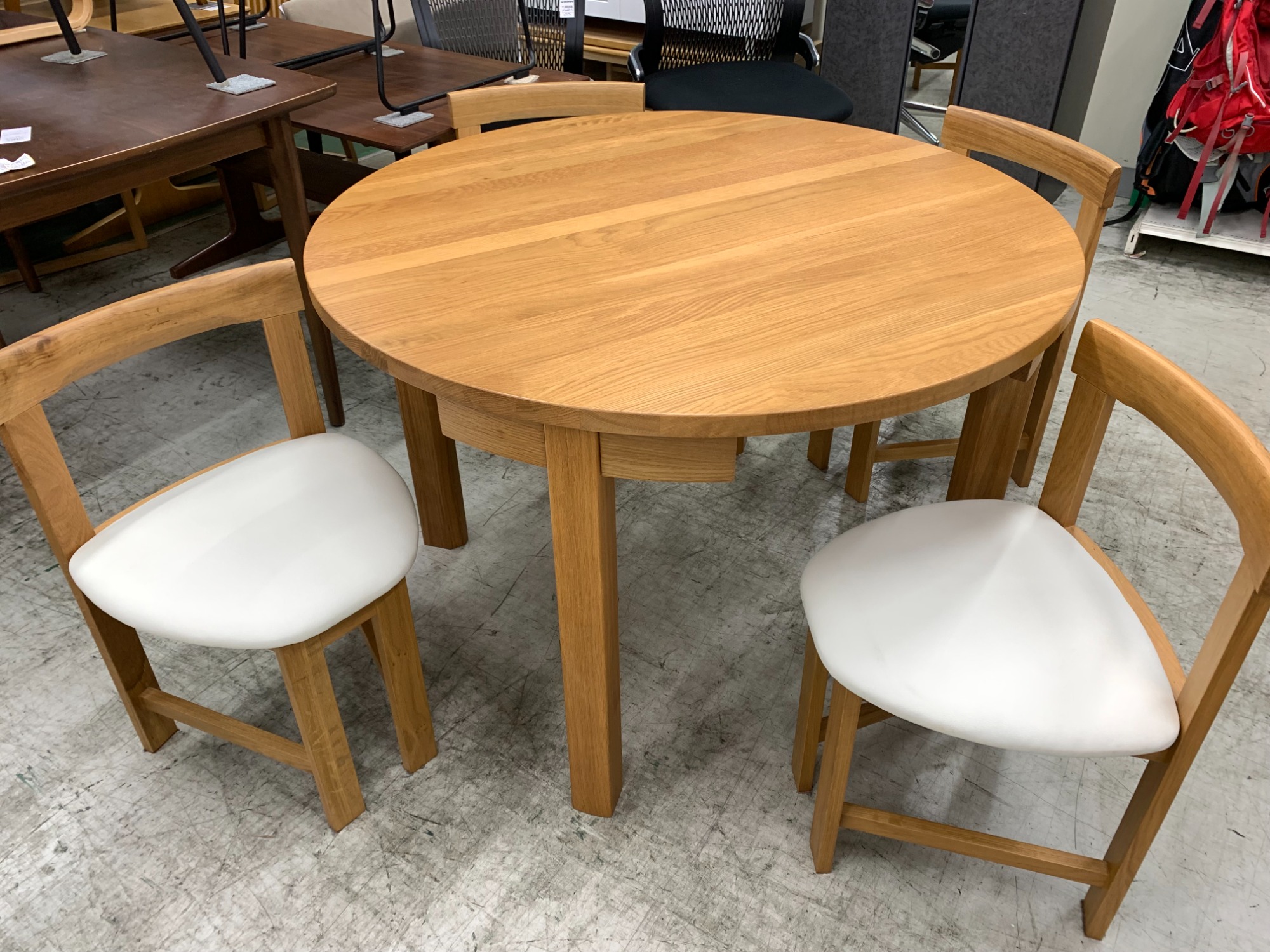 2階フロア中古家具・家電大量展示中！】シギヤマ家具 省スペース